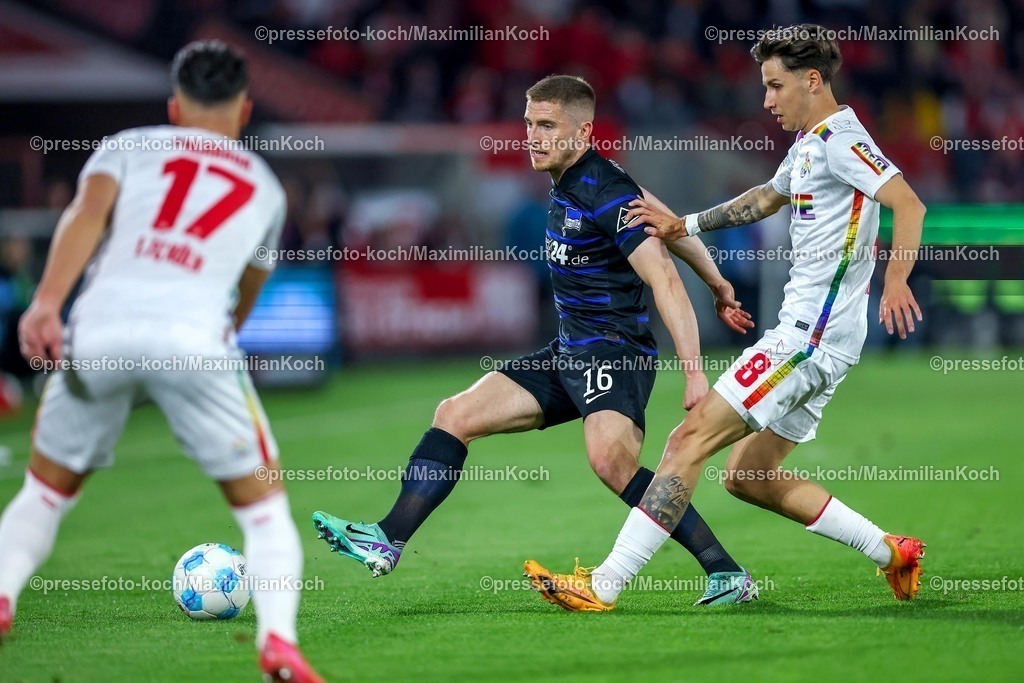 1FC05042501026 | 05.04.2025, Fußball, 1. FC Köln - Hertha BSC, 2.. Fußball Bundesliga, 28. Spieltag, RheinEnergie-STADION, Saison 2024 2025: Jonjoe Kenny (Hertha BSC #16) im Zweikampf gegen Denis Huseinbasic (FC Koeln #8) DFB regulations prohibit any use of photographs as image sequences and or quasi-video.