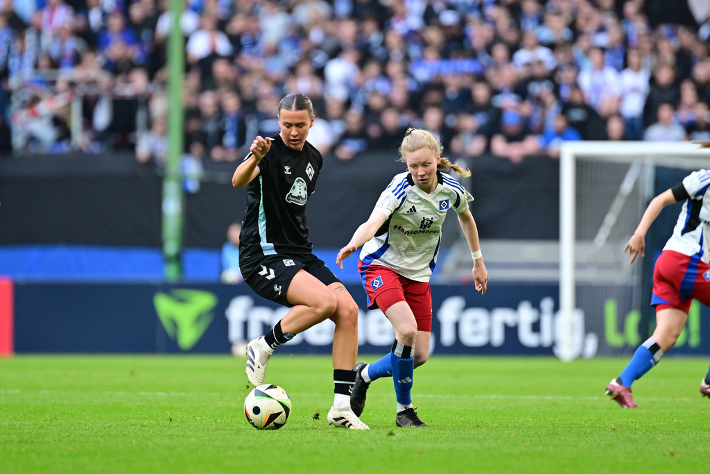 Fußball I Frauen I Saison 2024-2025 I DFB-Pokal I Halbfinale I Hamburger SV - SV Werder Bremen | Der Sportfotograf. - Realisiert mit Pictrs.com