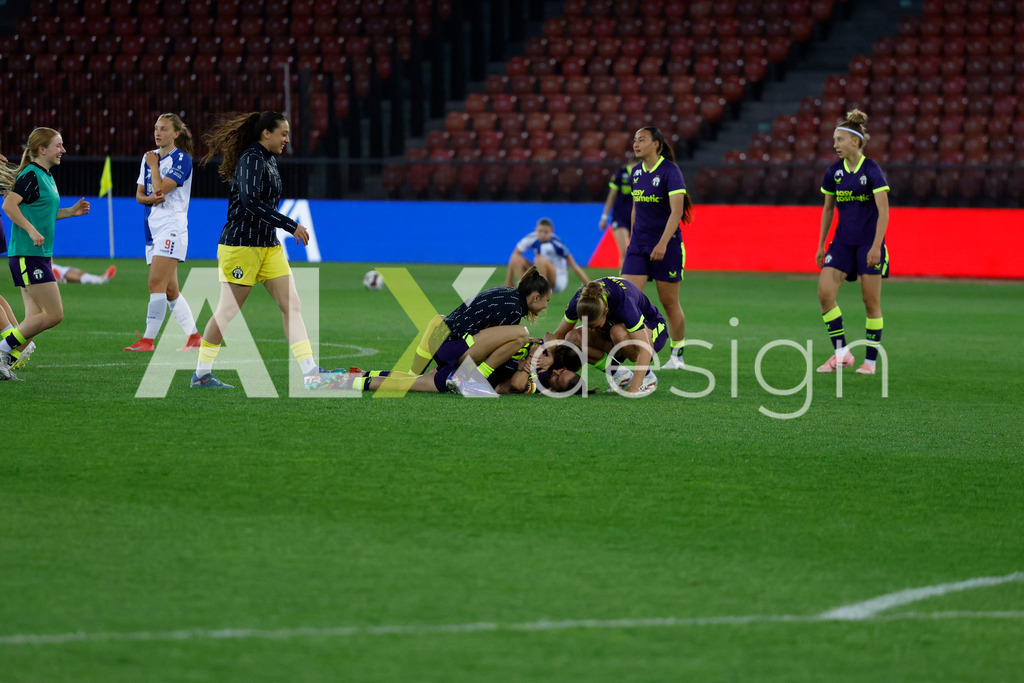 GC Zürich vs FC Zürich - AXA Women’s Super League Playoffs - Stadion Letzigrund | Celebrating of FC Zürich after the AXA Women’s Super League Playoffs quarter-final second leg between GC Zürich and FC Zürich at Stadion Letzigrund, Zurich, Switzerland. - Realisiert mit Pictrs.com