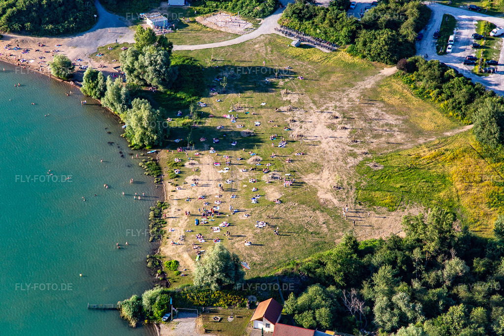 Luftbild: Liegewiese am Epplesee im Ortsteil Silberstreifen in Rheinstetten im Bundesland Baden-Württemberg in Deutschland. Foto: IMG_141891.jpg vom 28.06.2024 durch Werner Riehm/FLY-FOTO.de