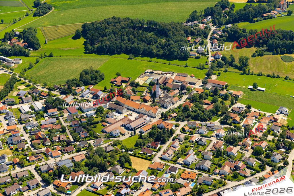 Aktuelles Luftbild von Binabiburg Bodenkirchen - Die Luftaufnahme wurde 2022 mittels UL-Flugzeug erstellt ( keine Drohne ) - hochauflösende Kamera-Systeme von  Canon -Beste Qualität - Für grossformatige Ausdrucke geeignet. Die Geschenkidee !