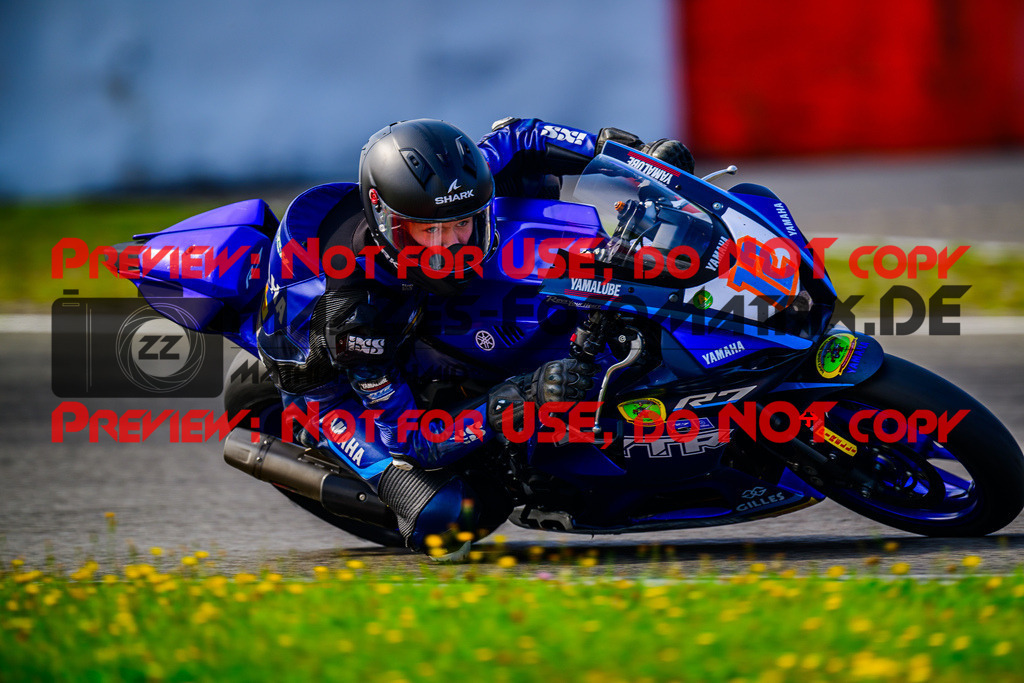 MaZZes_FotoMatrix_240831_6007705_7188 | R7