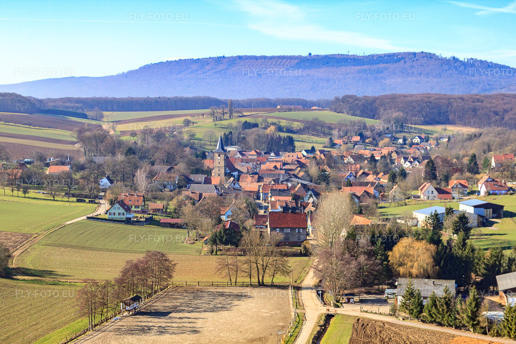 Vue aérienne: Vue de la ville depuis l'est à Drachenbronn-Birlenbach dans le département Bas Rhin, France – .Photo: IMG_37386.jpg prise le 07/02/2011 par Werner Riehm/FLY-FOTO.eu – Résolution de l'original: 4752 x 3168 px