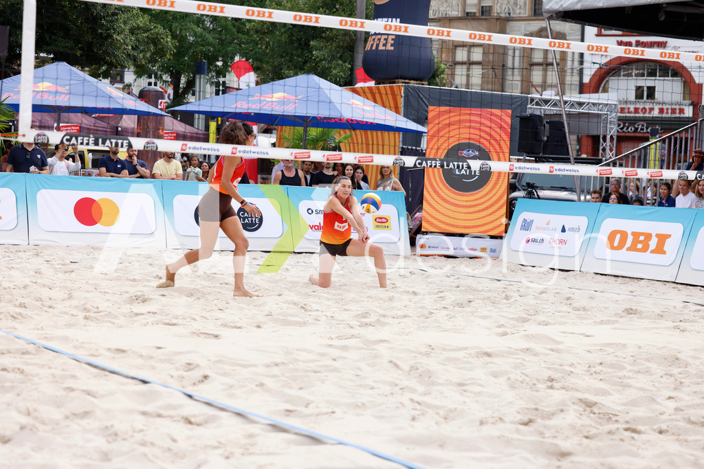 Obi BeachTour 2026 - Basel | BASEL, SWITZERLAND - JULY 18: ANNA LUTZ (SUI) during the Obi BeachTour 2026 match between ZOBRIST / LUTZ (SUI) and FLÜCKIGER / DEMIERRE (SUI) at Barfüsserplatz on July 18, 2026 in Basel, Switzerland. - Realisiert mit Pictrs.com