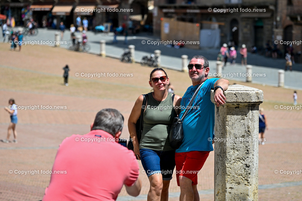 Italien_ Toscana_ Siena_ 27.05.2024-91 | 27.05.2024, Italien, ITA, Toskana, Siena im Bild Stadtansichten, Gebäude, Architektur, Touristen, Historisch, Souvenier, Piazza Del Campo, Dom von Siena


Siena ist Hauptstadt der Provinz Siena und gilt als eine der schönsten Städte der Toskana und Italiens. Die historische Altstadt gehört seit 1995 zum UNESCO-Welterbe. 

