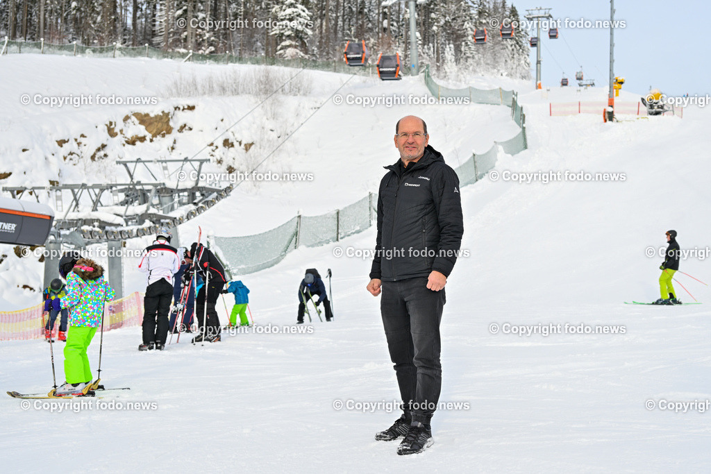 Hochficht_ Skigebiet_ Boehmerwald_ Saisonopening_ 08.12.2023-15 | 08.12.2023, Hochficht, AUT, Skigebiet Hochficht, Boehmerwald, Saisonopening 2023, im Bild Gerald Paschinger (Geschaeftsfuehrung Hochficht)
