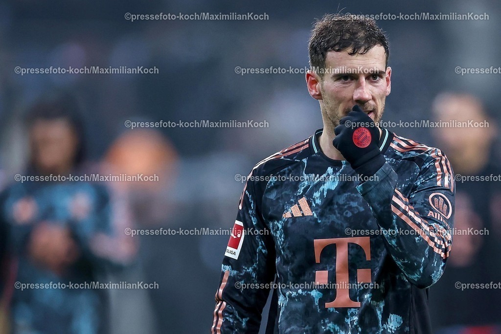 BMG11012502303 | 11.01.2025, Fußball, Borussia Mönchengladbach - FC Bayern München, 1. Fußball Bundesliga, Borussia-Park, Saison 2024 2025: Leon Goretzka (Bayern #8)DFB regulations prohibit any use of photographs as image sequences and or quasi-video.