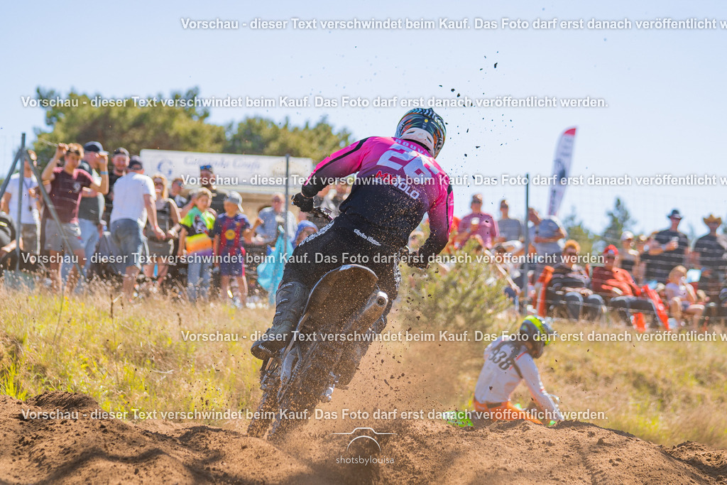 20260501_MCWriezen-3634 | Sportfotografin aus Berlin-Brandenburg mit Fokus auf Motocross. Ich halte deine sportliche Leistung und echte Emotionen auf und neben der Strecke professionell fest. Entdecke die Fotos von deinem Rennen und bestelle sie direkt hier im Shop.