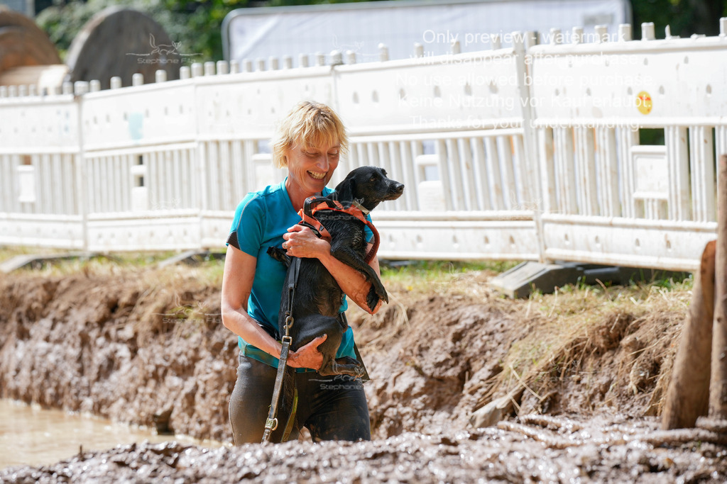 Schlamm_mit_Hund (272 von 460) | stephaniefillaphotographie - Realisiert mit Pictrs.com