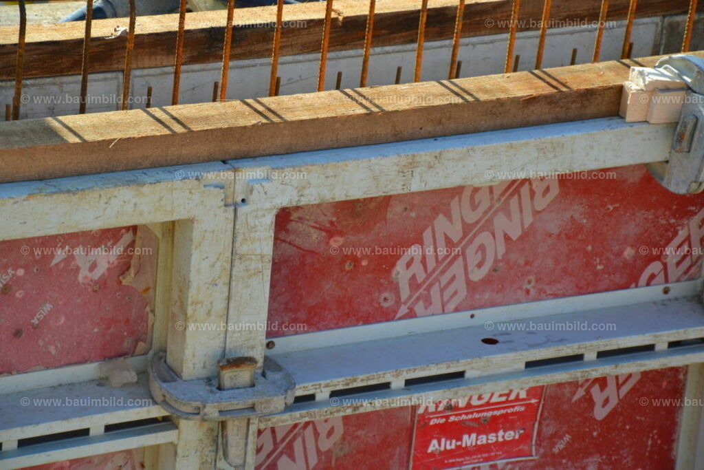 bib-lg04-betonarbeiten-0629 | Nach LV-Leistungsgruppen sortierte Detailfotos über den Bau eines Hauses. Alle Hausbau-Bilder direkt vom Urheber und Autor der Website Haus-Selber-Bauen.com
