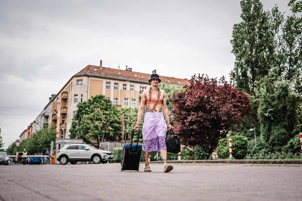 Volleyball | Herren | Saison 2024/2025 | 1. Volleyball Bundesliga Männer | Finale | BERLIN RECYCLING Volleys vs. SVG Lüneburg | 03.05.2025 | Nehemiah Mote (#5, Berlin Recycling Volleys) bei der Ankunft an der Halle