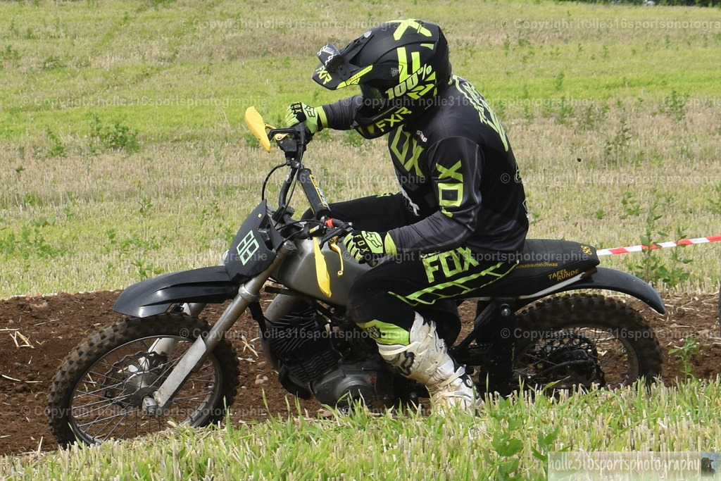 DSC_0850 (2) | Sportfotografie , Motorsport, Motoross, Reitsport, Mointainbike, Enduro,
Landschaft , Outdoor, Eventfotografie, Landschaft, Bilder online bestellen - Realisiert mit Pictrs.com