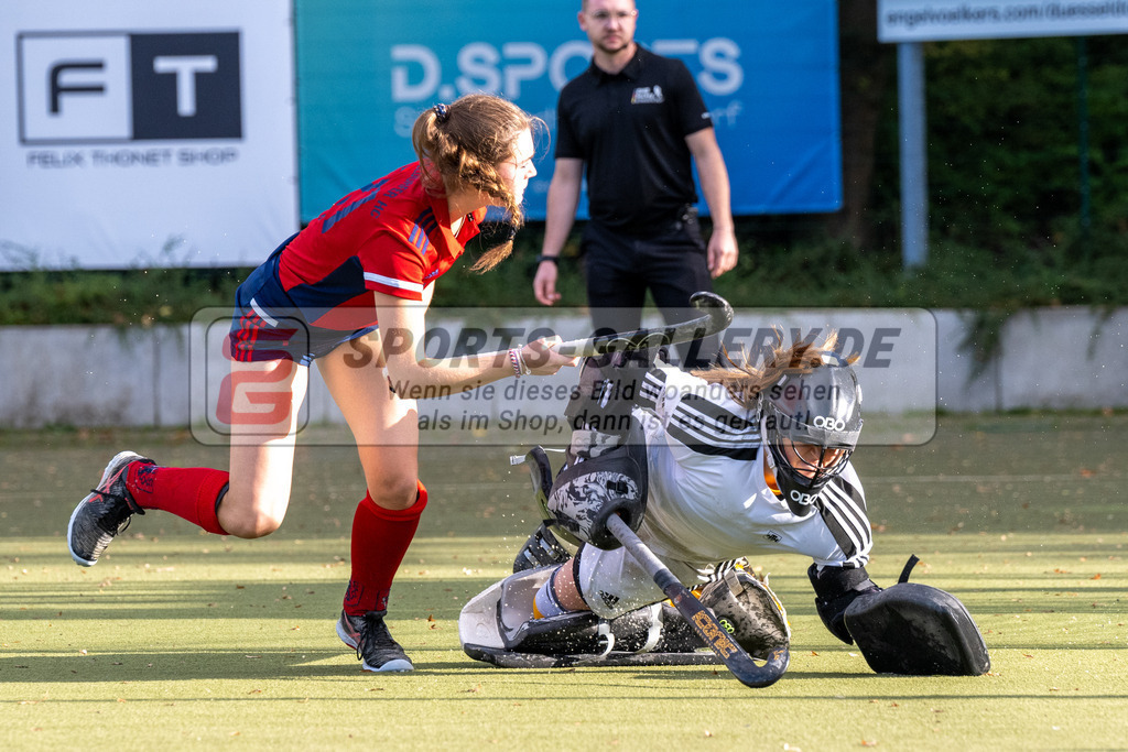 SFE_20231021_0246 | Deutsche Meisterschaft Weibliche U16 Halbfinale Düsseldorfer HC - Harvestehuder THC am 21.10.2023 in Köln (Düsseldorfer Hockeyclub 1905 e.V.), Photo: Stephan Fehrmann 2023 (Sports-Gallery)
