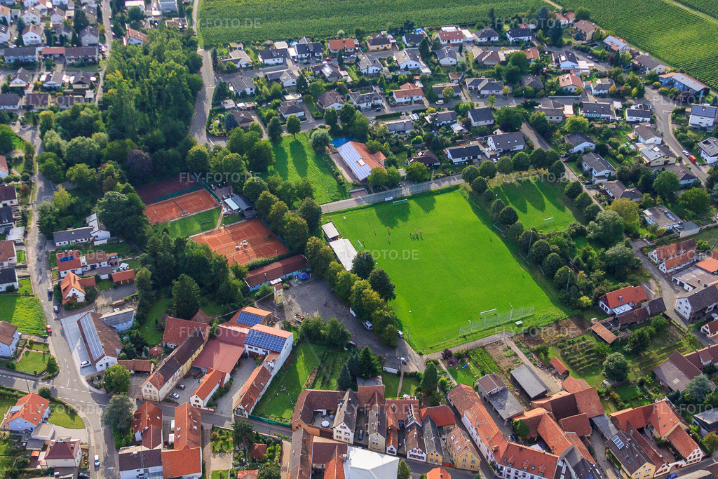 Luftbild: Fussballplatz Mörzheim im Ortsteil Mörzheim in Landau im Bundesland Rheinland-Pfalz in Deutschland. Foto: IMG_44189.jpg vom 17.08.2011 durch Werner Riehm/FLY-FOTO.de