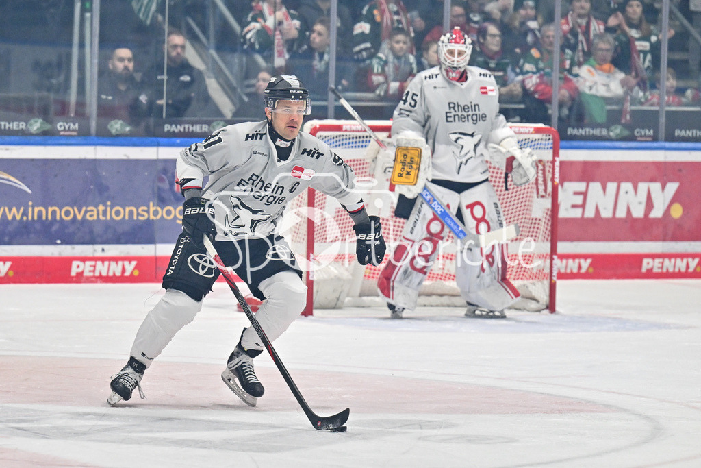 Augsburger Panther - Kölner Haie | am Puck Moritz MUELLER (Koelner Haie #91) / DEL: Augsburger Panther - Koelner Haie, Curt Frenzel Stadion am 02.03.2025