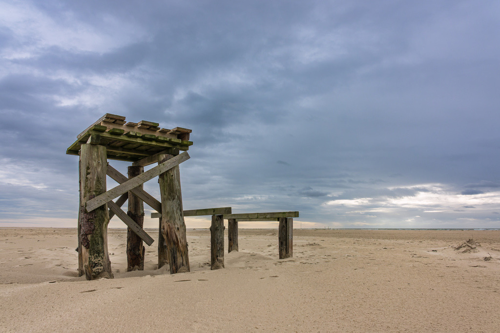 Bauwerk am Nordseestrand auf der Nordseeinsel Amrum | Bauwerk am Nordseestrand auf der Nordseeinsel Amrum.