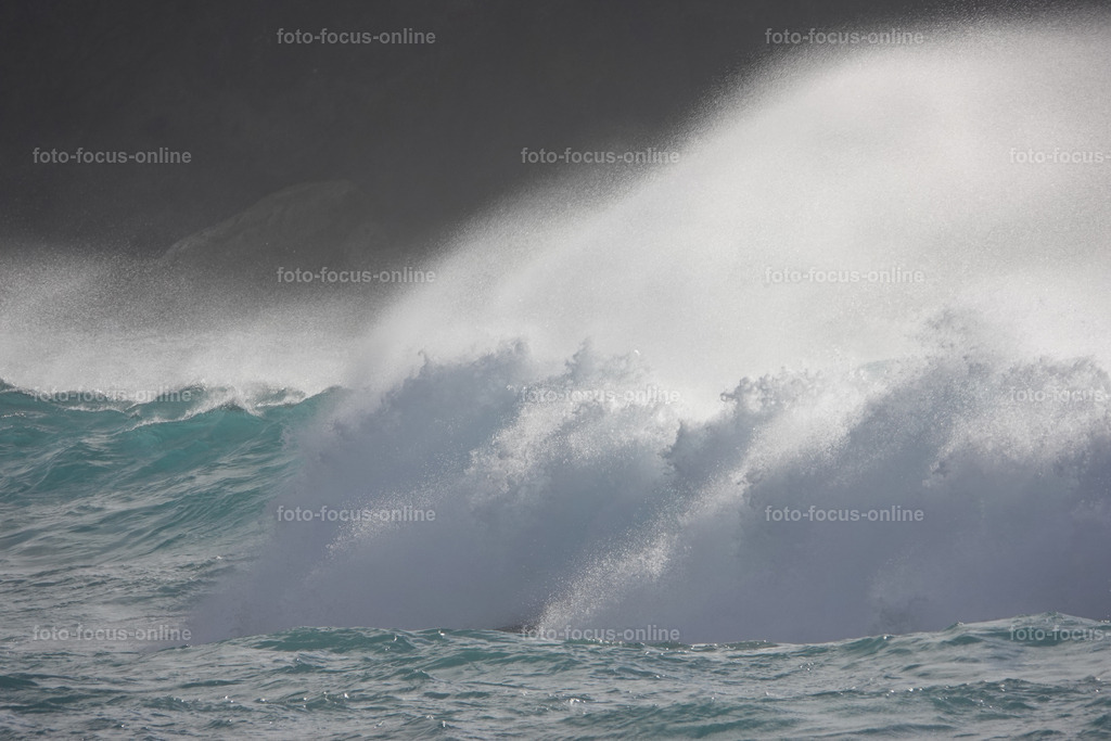 Wild waves | Atlantic breakwater