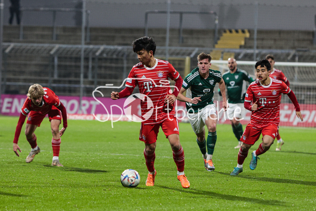 FC Bayern Amateure - 1. FC Schweinfurt | Taichi FUKUI (FCB #21) am BAll