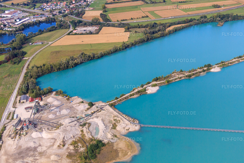 Luftbild: Baggersee mit Damm der Gravière du Rhin S.A.R.L. in Sessenheim im Bundesland Bas-Rhin in Frankreich. – Foto: IMG_53476.jpg vom 30.09.2012 durch Werner Riehm/FLY-FOTO.de – Auflösung des Originals: 4752 x 3168 px – Gebrüder Arweiler Sand-, Kies- und Hartsteinwerke