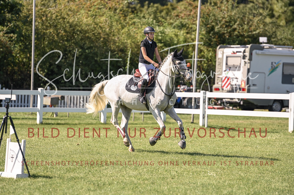 Schugtsche-Düren.2024-06.Stilspringprf.A_-105 | Schugtsche Fotografie - Realisiert mit Pictrs.com