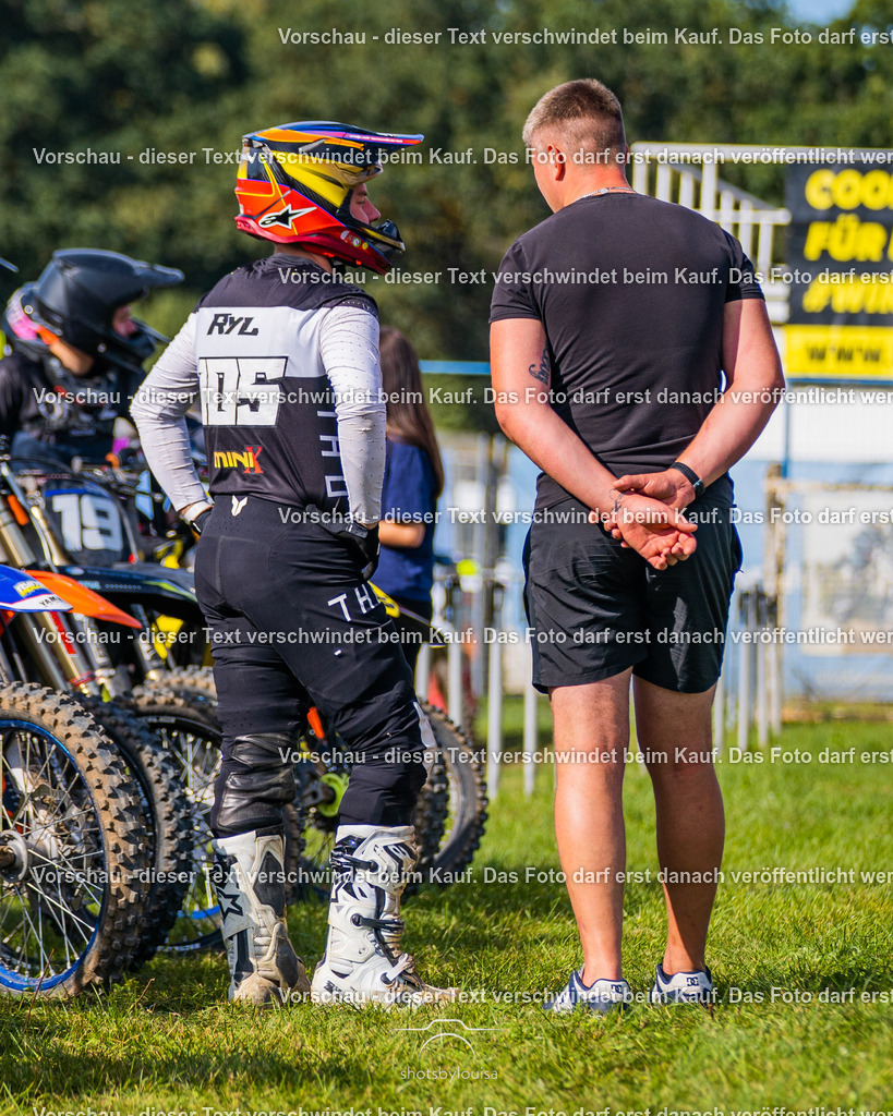 09_21_LM_Schenkenhorst-8201 | Sportfotografin aus Berlin-Brandenburg mit Fokus auf Motocross. Ich halte deine sportliche Leistung und echte Emotionen auf und neben der Strecke professionell fest. Entdecke die Fotos von deinem Rennen und bestelle sie direkt hier im Shop.
