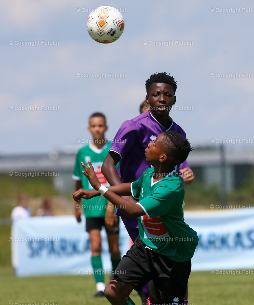 A_LUI_010622_03 | SPORT,FUSSBALL,SPARKASSE SCHUELERLIGA LANDESFINALE 2022 PETTENBACH 01.06.2022 IM BILD: (LINZ VIOLETT) UND (RIED GRUEN) FOTO.FOTOLUI