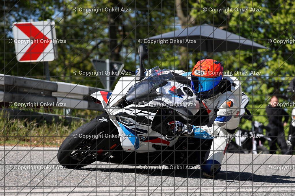 IMG_8954 | Fotograf am Kyffhäuser. Onkel Atze. Kyffhäuser Rennstrecke. Café36. Motorsportfotografie. - Realisiert mit Pictrs.com