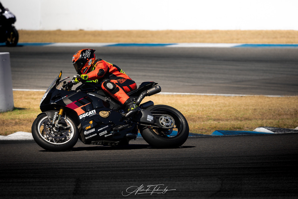 Ducati Trackday Hockenheimring 2026 | Entdecken Sie die faszinierende Welt von Alexander Tschuncky Arts: Kreative Fotografie, atemberaubende Automobilkunst und hochwertiger Bilderdruck. Lassen Sie sich inspirieren! - Realisiert mit Pictrs.com