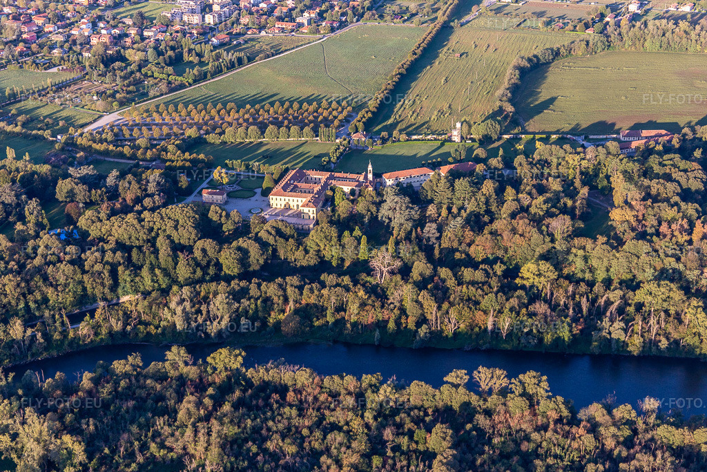 Vue aérienne: Villa Castelbarco à Vaprio d’Adda dans le département Lombardie, Italie. Photo: IMG_134487.jpg prise le 19/09/2022 par Werner Riehm/FLY-FOTO.euRésolution de l'original: 5472 x 3648 pxVilla Castelbarco | Location per matrimoni ed eventi aziendali
