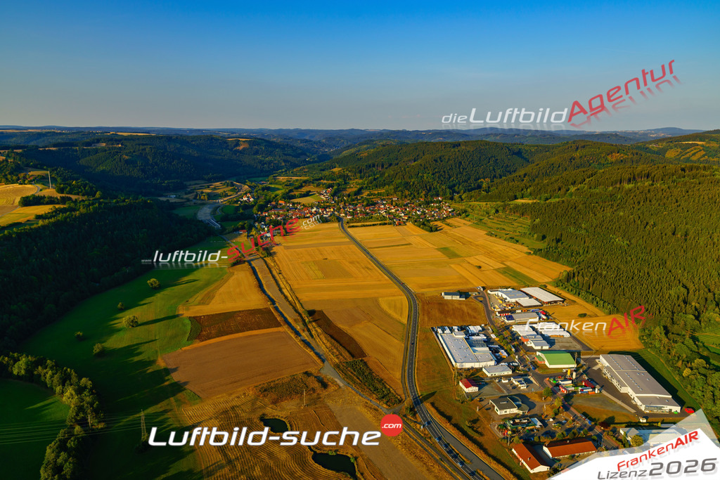 Die Luftbildaufnahme Bild - Marktrodach wurde 2018 mittels Flugzeug (keine Drohne) erstellt. Perfekte Schärfe und Druck- Auflösung- Garantiert!