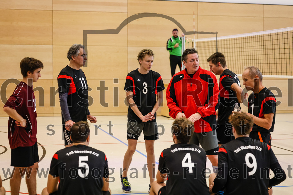 2021-11-27_097_TuS_Oberding_II_gegen_MTV_1881_Ingolstadt_III | Oberding, Deutschland, 27.11.2021:
Volleyball, Kreisliga 2021 / 2022, 5. Spieltag, TuS Oberding II gegen MTV 1881 Ingolstadt III, Endergebnis: 3:2

Lucas John (TuS Oberding, #12), Gregor Bartkowski (TuS Oberding, #11), Karl Scholz (TuS Oberding, #3), Thomas Forster (TuS Oberding, #68), Christoph Stegemann (TuS Oberding, #7), Andreas Ruß (TuS Oberding, #1), Corbinian Prell (TuS Oberding, #5), Hendrik Gerdes (TuS Oberding, #4), Hayden Lorenz (TuS Oberding, #9)

Foto: Christian Riedel / fotografie-riedel.net