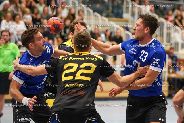 msghab_02673 | despor 2022.10.23 HB Männer Oberliga MSG Umstadt/Habitzheim - TV Petterweil  emspor, emonline, despor,  v.l.,  Robin Drews (MSG Umstadt/Habitzheim), Dennis Weit (MSG Umstadt/Habitzheim)
 - Realisiert mit Pictrs.com