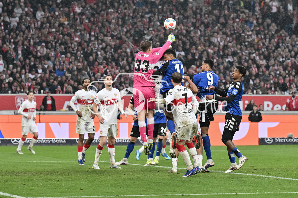 VfB Stuttgart - Hamburger SV | STUTTGART, GERMANY - 12. APRIL: After a corner kick Alexander NUEBEL (VfB Stuttgart 33) punches the ball away during the Bundesliga Match between VfB Stuttgart vs. Hamburger SV on Matchday 29 at MHP Arena / DFL REGULATIONS PROHIBIT ANY USE OF PHOTOGRAPHS AS IMAGE SEQUENCES AND/OR QUASI-VIDEO