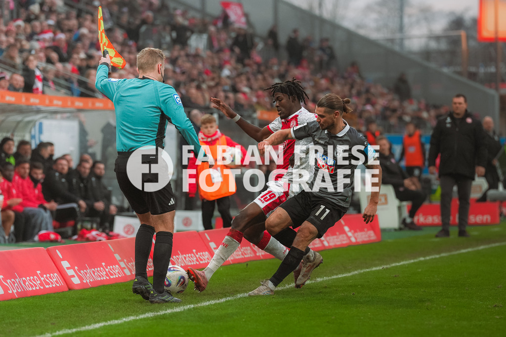 GER Rot-Weiss Essen vs. SSV Ulm, Fussball, 3. Liga, Spieltag 19, Saison 2025/2026, 20.12.2025 | GER Rot-Weiss Essen vs. SSV Ulm, Fussball, 3. Liga, Spieltag 19, Saison 2025/2026, 20.12.2025Foto: Fabian Friese - Realisiert mit Pictrs.com