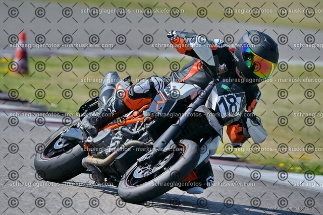 26BT02-0933 | markuskiefer.com - Realisiert mit Pictrs.com