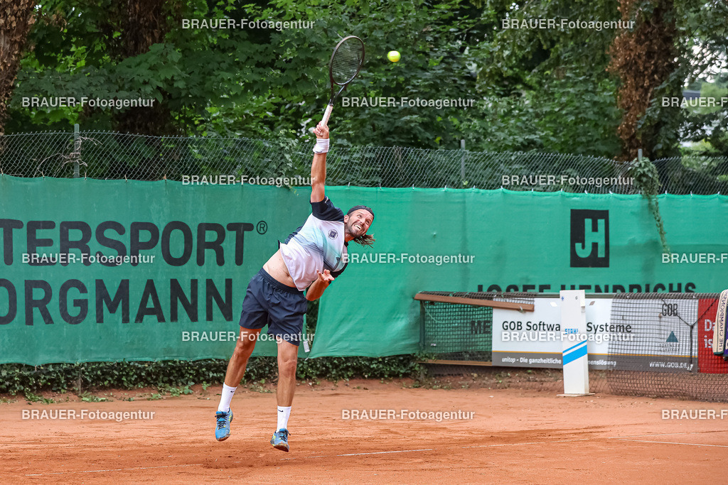 HTC Blau-Weiß Krefeld - LTTC Rot-Weiß Berlin  | Krefeld, Deutschland 21.07.2023, Gero Kretschmer (HTC Blau-Weiß Krefeld) gegen Nino Ehrenschneider (LTTC Rot-Weiss Berlin) ,

bei der 2. Tennis Bundesliga Nord Begegnung zwischen HTC Blau-Weiß Krefeld und LTTC Rot-Weiß Berlin am 21.07.2023 in Krefeld.

(Foto: BRAUER-Fotoagentur)
 
