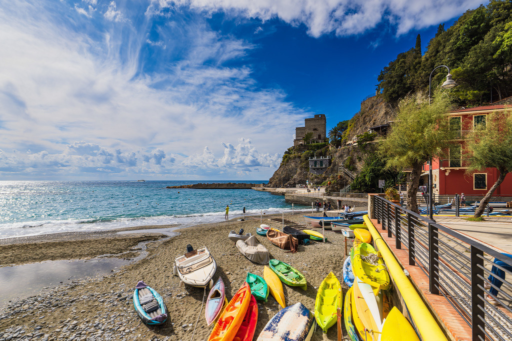 Strand mit Boote in Monterosso al Mare an der Mittelmeerküste in Italien | Strand mit Boote in Monterosso al Mare an der Mittelmeerküste in Italien.