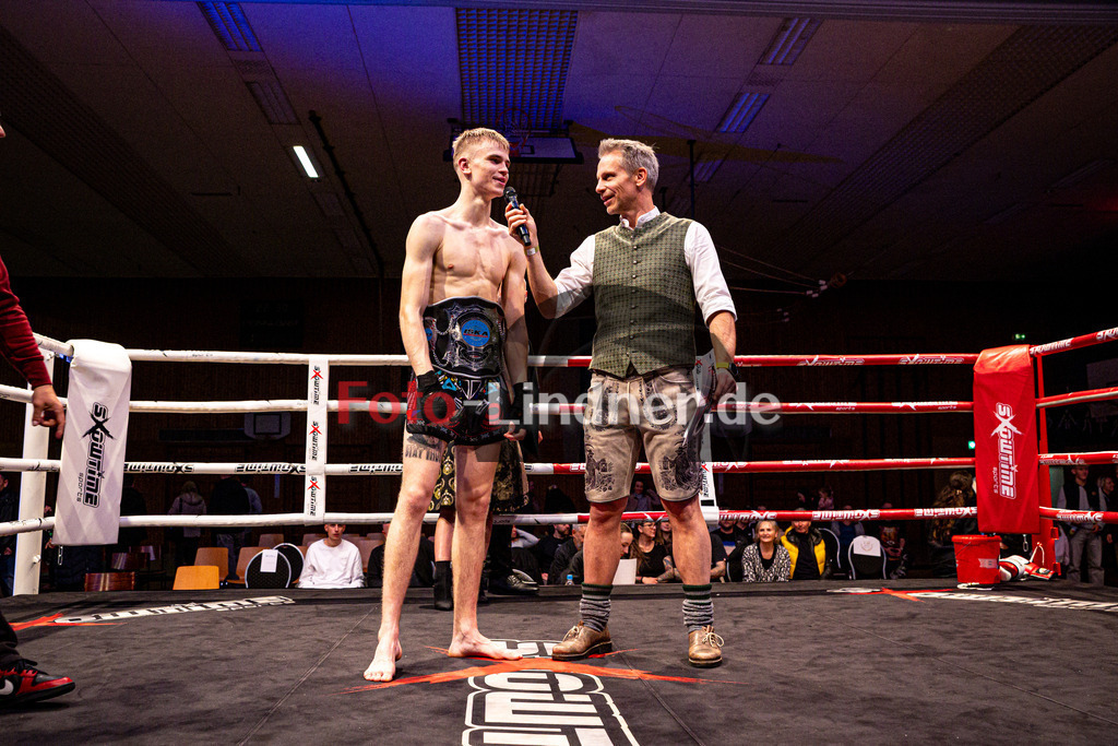 Maksym Palyha (blau) gegen Jesen Hamad (MFA Penz - rot) | MFA Fight Night DM Titelfight Herren K1 Style bis 70kg , Maksym Palyha (blau) gegen Jesen Hamad (MFA Penz - rot), 20251108,Interview,2025-11-08 in Penzberg (Wellenberghalle Penzberg), Maksym Palyha, Daniel StockCopyright: WolfgangxLindner www.foto-lindner.de