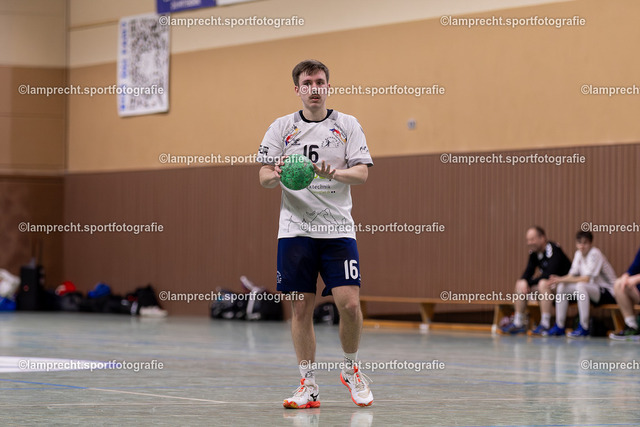 Handball I Herren I Saison 2025-2026 I SHSE Manfred-Frank-Pokal I Viertelfinale I HSG Kalkberg 06 II - HSG Kalkberg 06 100 | Tom Rathgeber (16, HSG Kalkberg 06 II) - Realisiert mit Pictrs.com