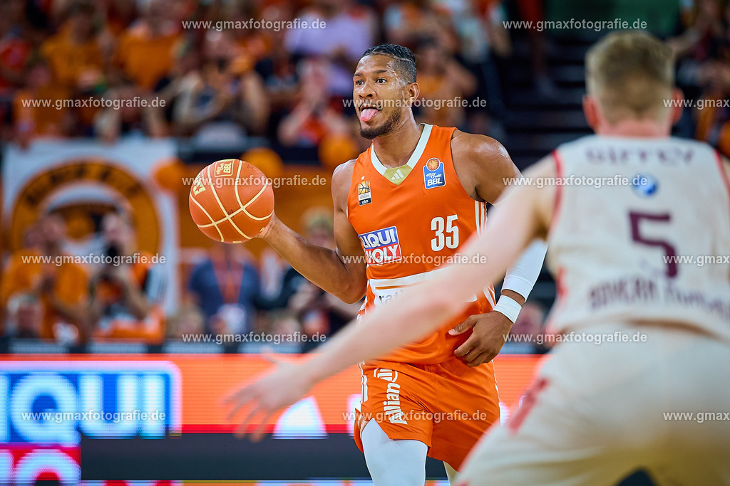 GER, ratiopharm ulm gegen FC Bayern, Basketball, 2. PlayOff, Finale, EasyCredit Bundesliga, Spielzeit 2024/2025, 18.06.2025 | Karim Jallow (ratiopharm ulm, #35)GER, ratiopharm ulm gegen FC Bayern, Basketball, 2. PlayOff, Finale, EasyCredit Bundesliga, Spielzeit 2024/2025, 18.06.2025Foto: Eibner-Pressefoto/Gerald Oelze-de Stoppany