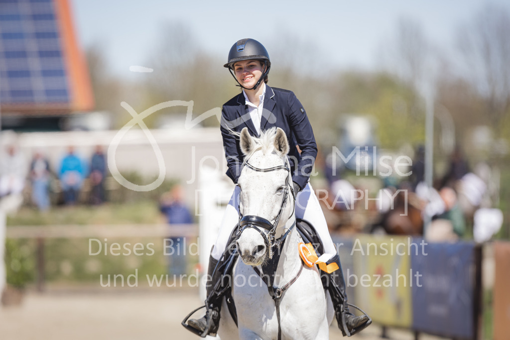 220416_3_A-Springen-362 | Frühlingsfest der Pferde
Herford
16.April 2022
03/1 Sprigprüfung mit steigenden Anforderungen Kl. A** geschlossen 0-43 RLP