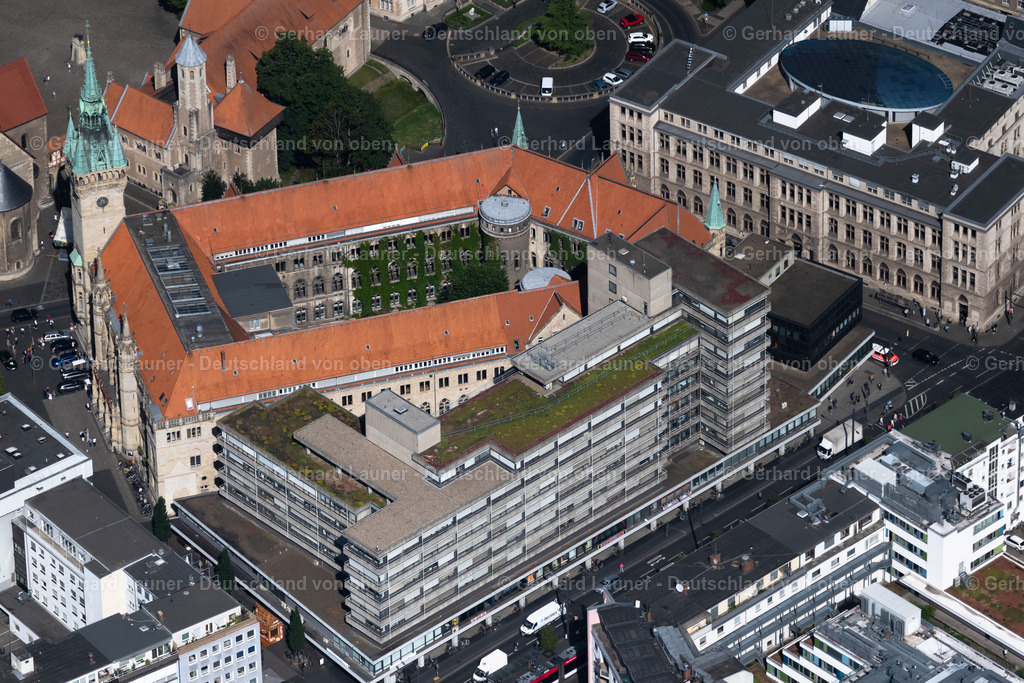 4035295 | BRAUNSCHWEIG 31.07.2020 Gebäude des Rathauses der Stadtverwaltung am Domplatz in Braunschweig im Bundesland Niedersachsen. // Town Hall building of the city administration in Braunschweig in the state Lower Saxony. Foto: Gerhard Launer