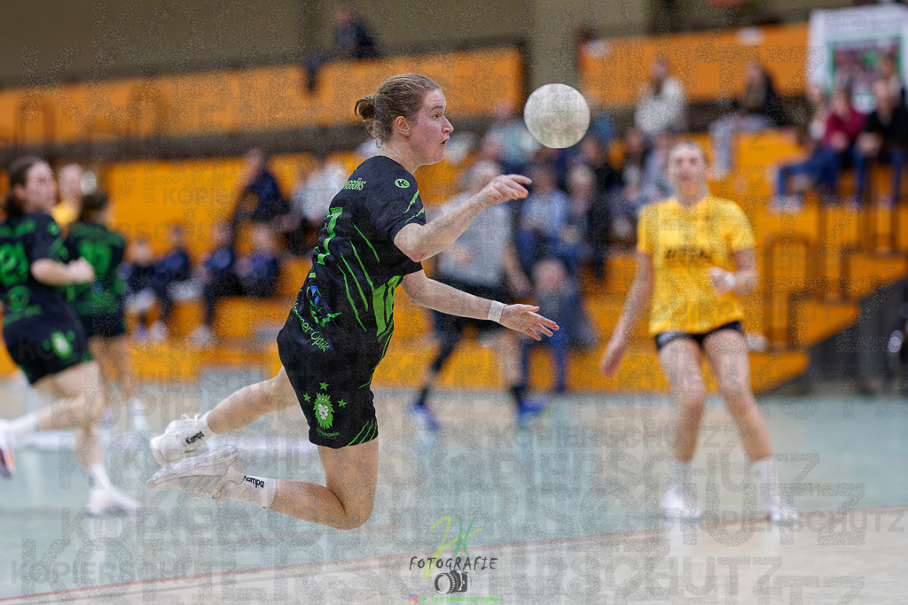 Frauen Oberliga Mitte (HHV); HSG Kleenheim/Langgöns II - HSG Eibelshausen/Ewersbach | Frauen Oberliga Mitte (HHV); HSG Kleenheim/Langgöns II - HSG Eibelshausen/Ewersbach am 01.11.2025 in Oberkleen (Weidig-Halle)Photo © 2025 - Jörg Heinrich - Realisiert mit Pictrs.com