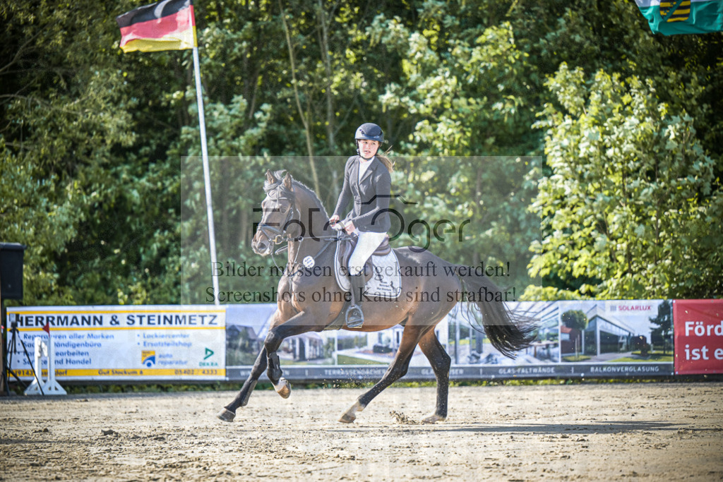 DOS_7634 | Entdecke hochwertige Reitturnierfotos von Foto Oger. Professionell, emotional und authentisch – jetzt Lieblingsmomente im Shop bestellen.Deutschlandweite Turnierfotografie. - Realisiert mit Pictrs.com