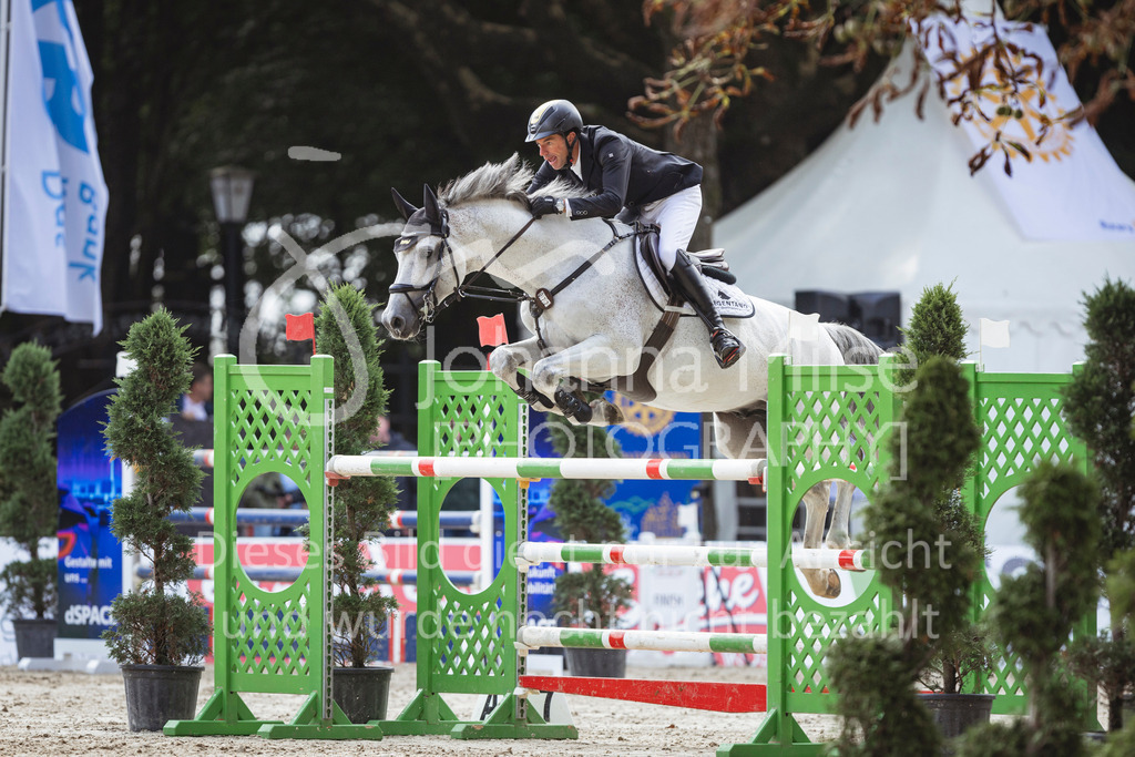 240915_OWLCh_IntEroeffnungsspr-406 | Deine schönsten Turniermomente als professionelle Fotos! Entdecke hochwertige Pferdesport-Fotografie im Online-Shop. Jetzt Fotos finden & bestellen!