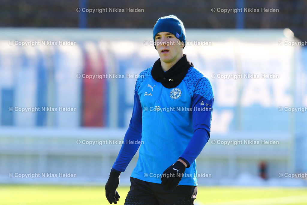 NH_HolsteinKiel_Training_19022025 | #33 Dominik Javorcek (Holstein Kiel)Fußball I Herren I Training I Saison 2024-2025 I Holstein Kiel I 19.02.2025 I Citti-Fußballpark