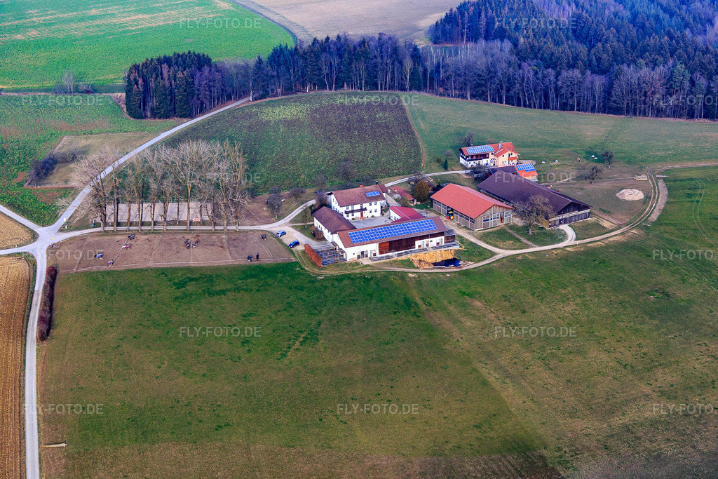 Luftbild: Pferdehof Ziegelbauer in Pfarrkirchen im Bundesland Bayern in Deutschland. Foto: IMG_085627.jpg vom 31.12.2015 durch Werner Riehm/FLY-FOTO.de