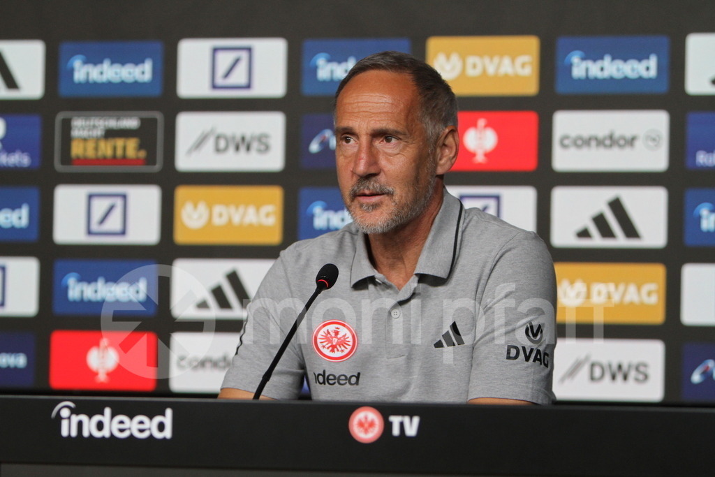 Eintracht Frankfurt Trainer Adi Hütter | Online-Shop | monipfaff.de - Realisiert mit Pictrs.com