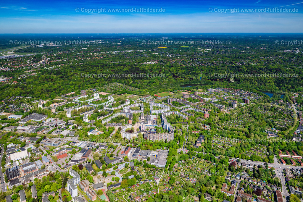 Hamburg_Steilshoop_ELS_3972010525 | HAMBURG 01.05.2025 Wohngebiet einer Mehrfamilienhaussiedlung "Steilshoop" an der zwischen dem Fritz-Flinte-Ring und der Gründgensstraße im Ortsteil Wandsbek in Hamburg, Deutschland. // Residential area of a multi-family house settlement between dem Fritz-Flinte-Ring and of Gruendgens street in the district Wandsbek in Hamburg, Germany. Foto: Martin Elsen