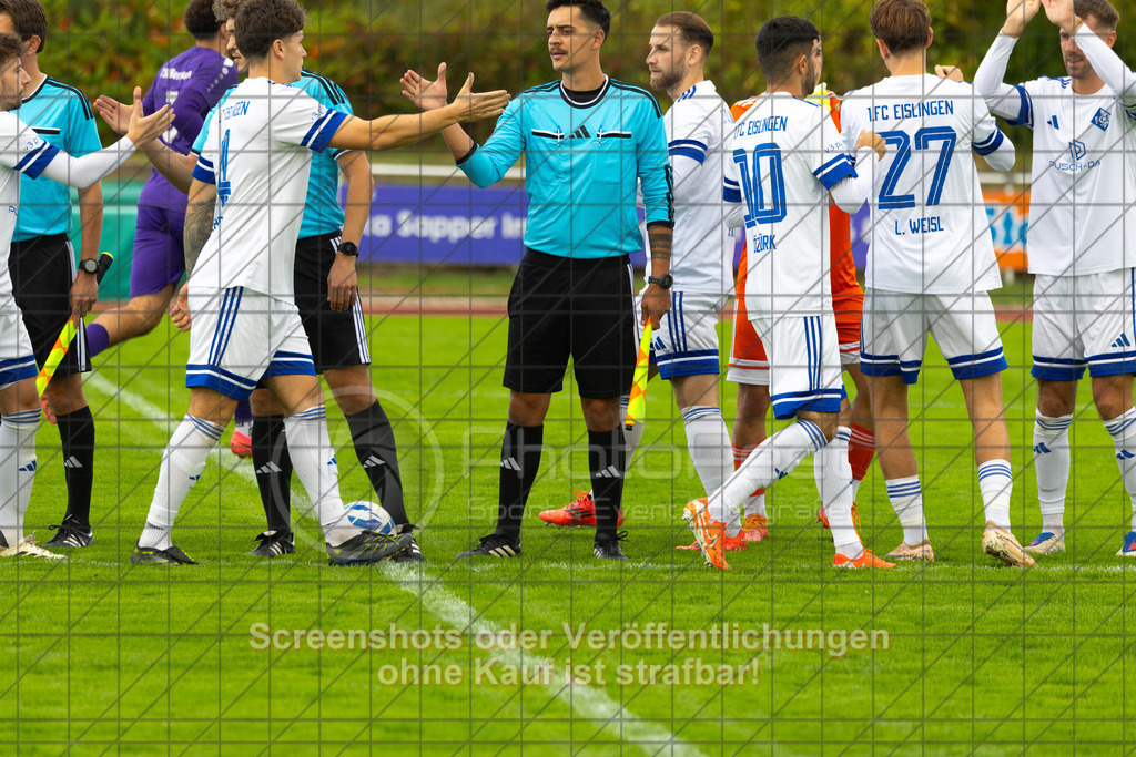 20261010_152823_0130_(c)_by_PhotoPeet | #,1.FC Eislingen (weiß) vs. TSV Bernhausen (lila), Fussball, Landesliga 2 - wfv, 11. Spieltag, Saison 2026/2027, Rasenplatz, Eichbachstation, Haldenstraße, 73054 Eislingen, 10.10.2026 - 15:30 Uhr,Foto: PhotoPeet / Sport- &amp; Eventfotografie / Peter Harich